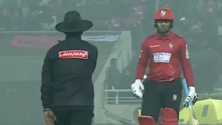 Shakib-Al-Hasan-got-angry-on-umpires-decision-shouted-loudly-with-bat-in-hand
