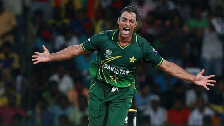 When-Shoaib-Akhtar-Experienced-the-Speed-of-100-mph-ball-the-Reaction-is-going-Viral